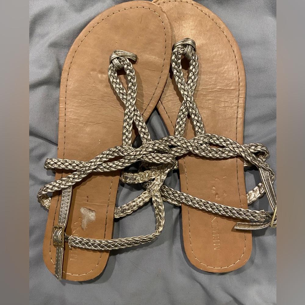 Metal color sandals